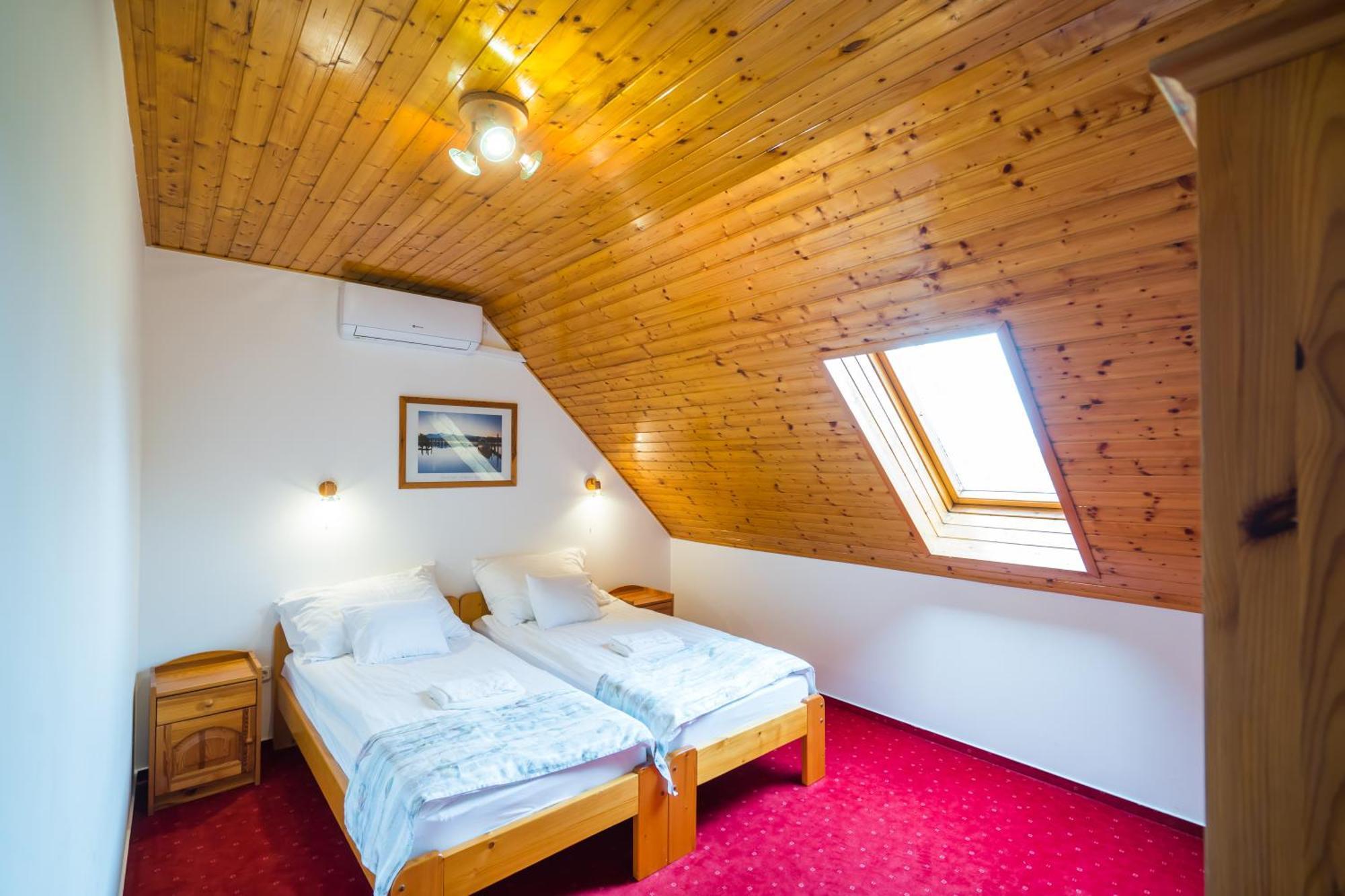 Gyorfi Apartmanhaz Zamárdi Екстериор снимка