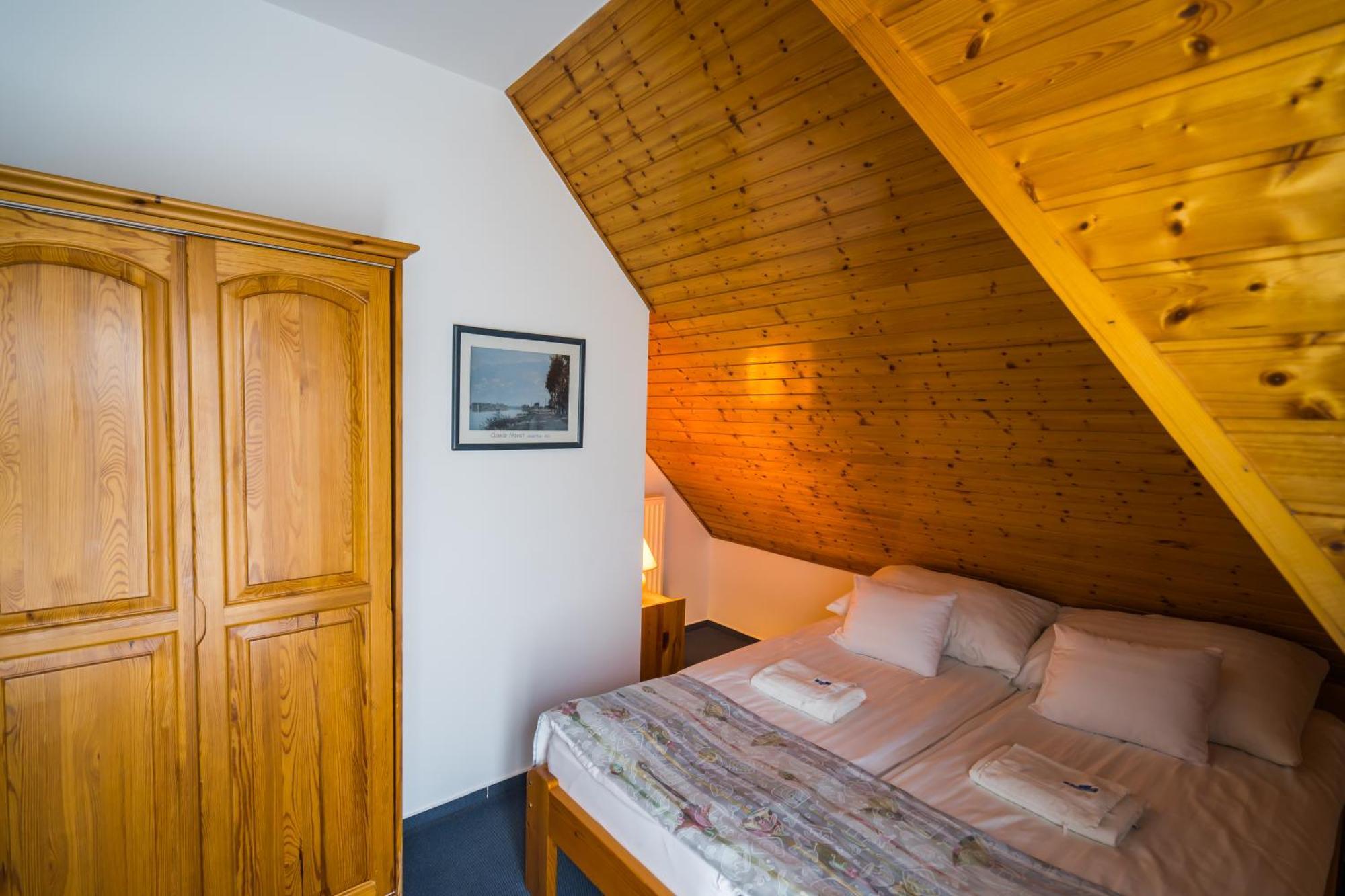 Gyorfi Apartmanhaz Zamárdi Екстериор снимка