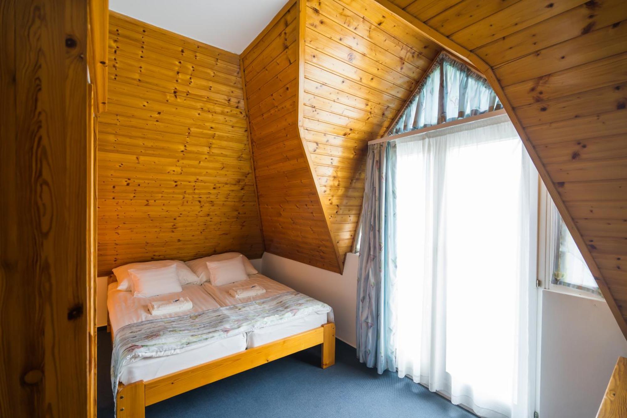Gyorfi Apartmanhaz Zamárdi Екстериор снимка