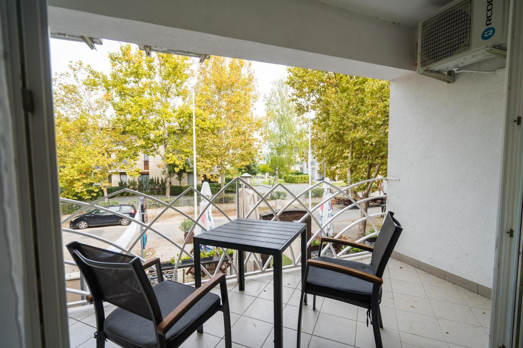 Gyorfi Apartmanhaz Zamárdi Екстериор снимка