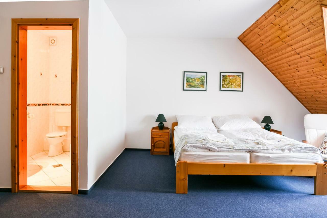 Gyorfi Apartmanhaz Zamárdi Екстериор снимка